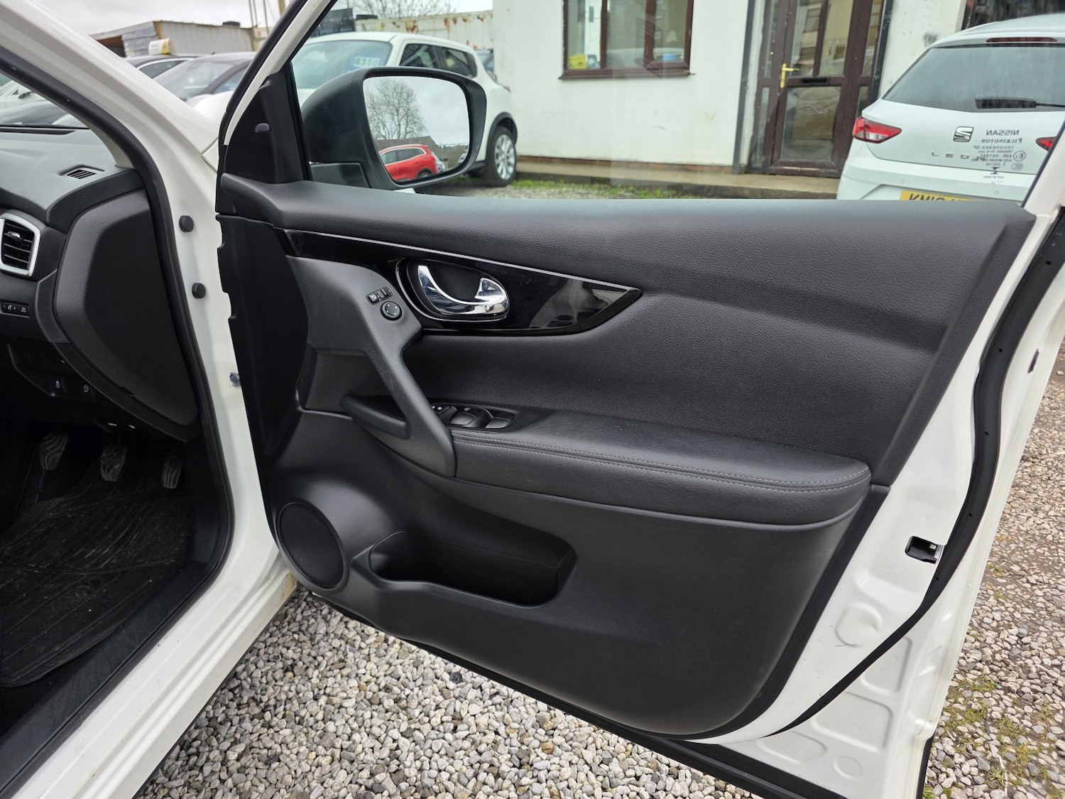 Used Nissan Qashqai 2017 for sale - 77649560: Photo 30