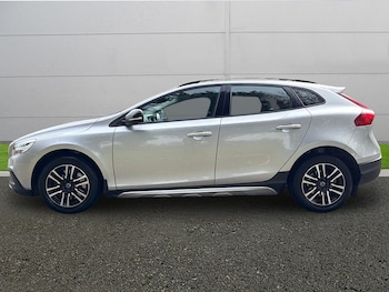 Used Volvo V40 2018 for sale - 78497262: Photo