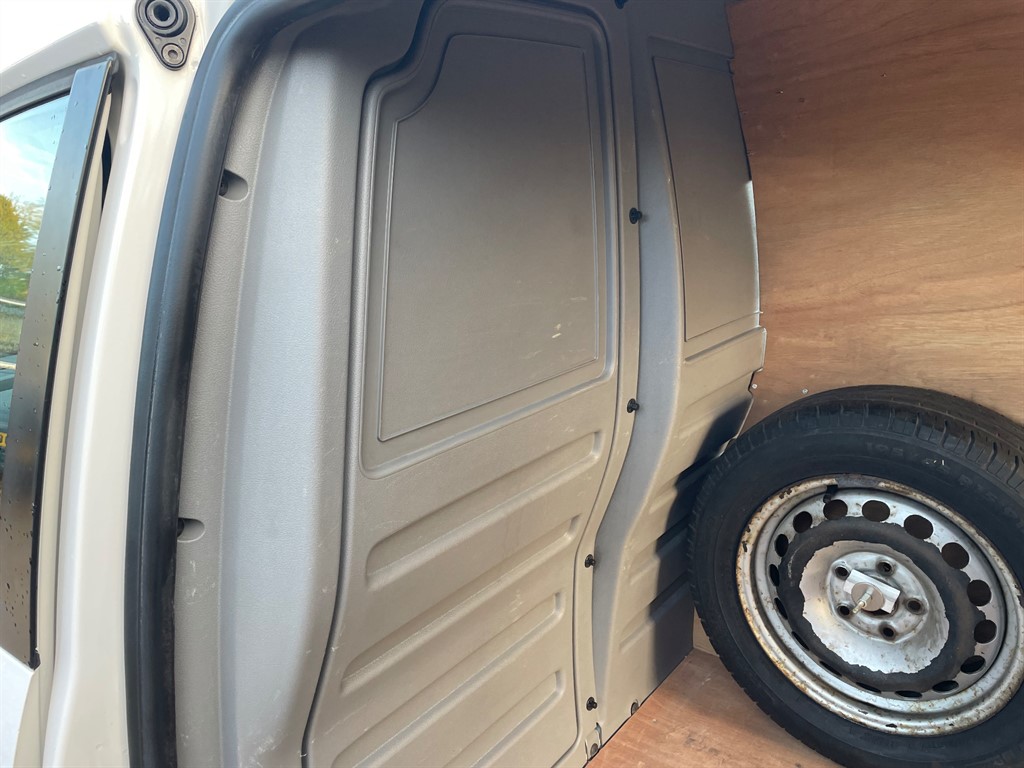 Used Volkswagen Caddy Maxi 2010 for sale - 77100583: Photo 15