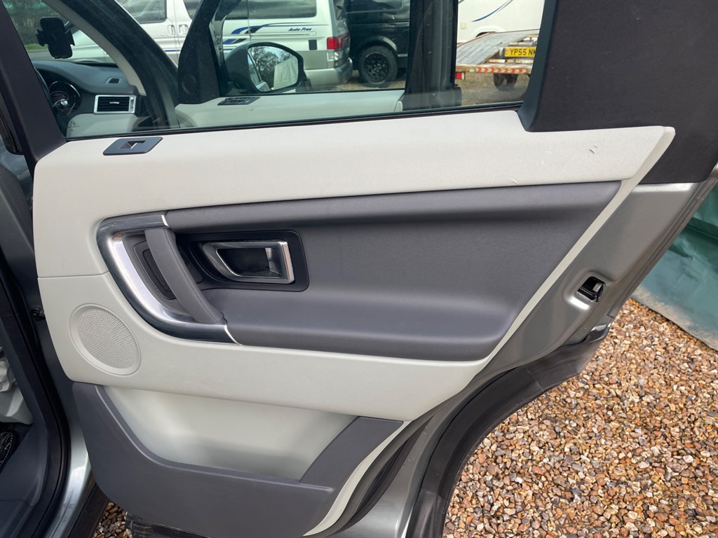 Used Land Rover Discovery Sport 2015 for sale - 77911523: Photo 12