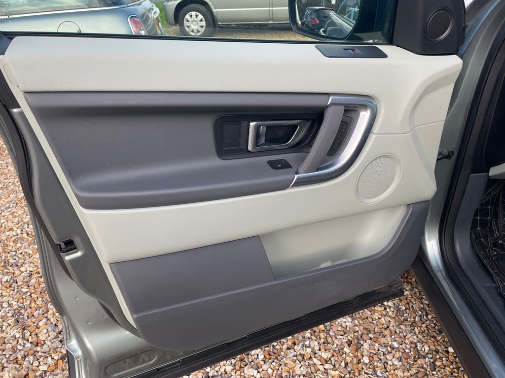 Used Land Rover Discovery Sport 2015 for sale - 77911523: Photo 26