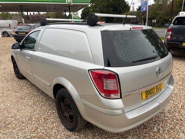 Used Vauxhall Astra 2010 for sale - 76290108: Photo 4