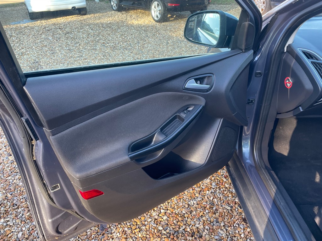 Used Ford Focus 2011 for sale - 77160836: Photo 7