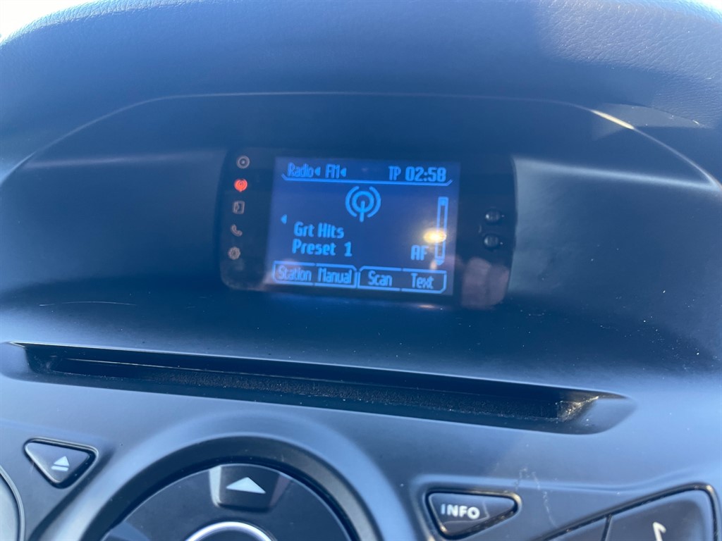 Used Ford Focus 2011 for sale - 77160836: Photo 9