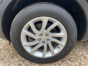 Used Land Rover Discovery Sport 2017 for sale - 75562660: Photo