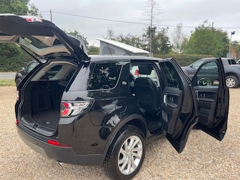 Used Land Rover Discovery Sport 2017 for sale - 75562660: Photo
