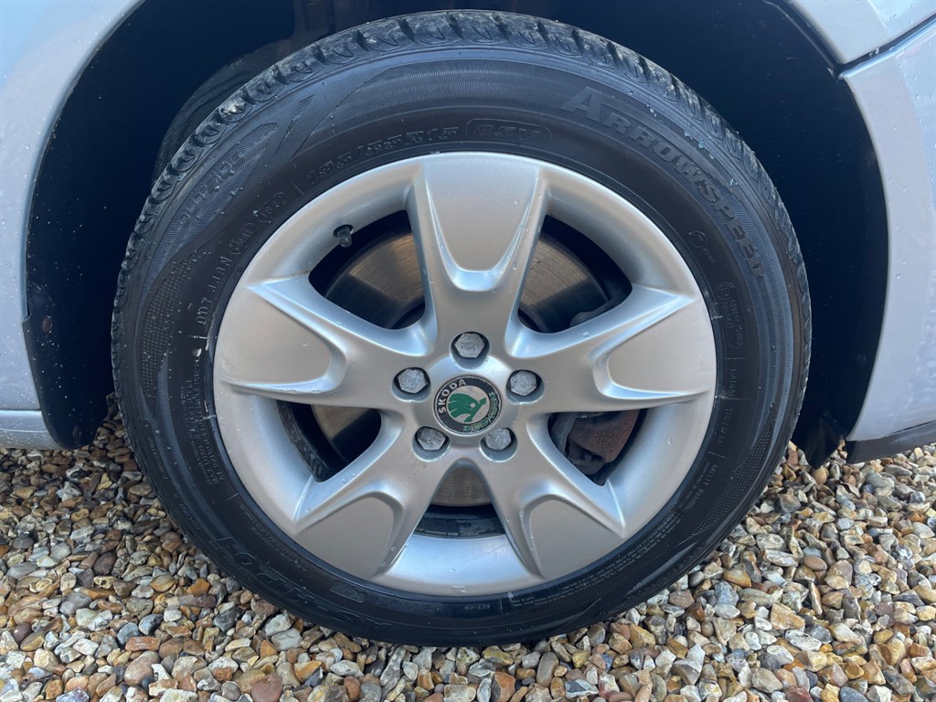 Used Skoda Roomster 2010 for sale - 76615910: Photo 2