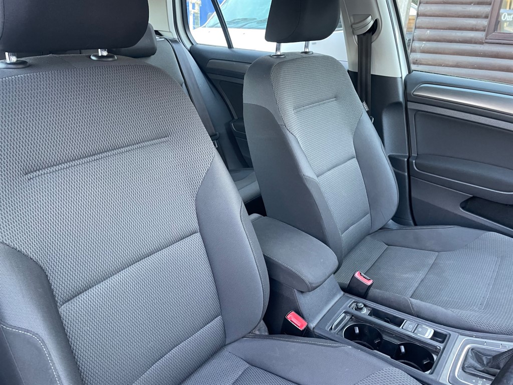 Used Volkswagen Golf 2013 for sale - 76652876: Photo 2