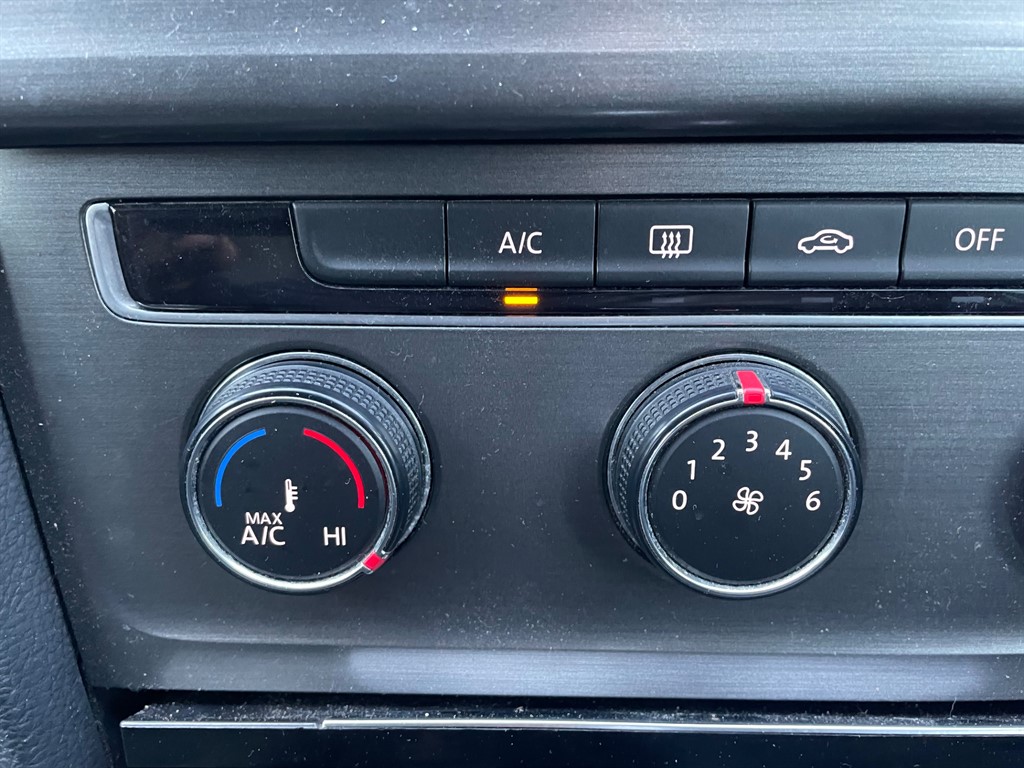 Used Volkswagen Golf 2013 for sale - 76652876: Photo 9