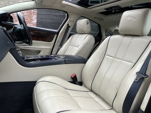 Used Jaguar XJ 2010 for sale - 76273349: Photo 16