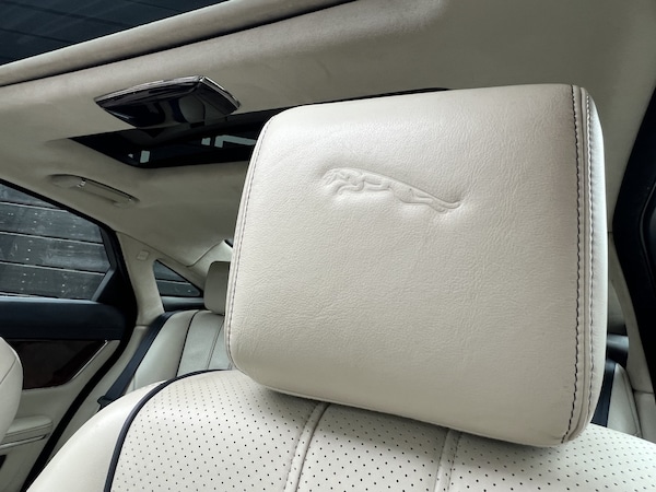 Used Jaguar XJ 2010 for sale - 76273349: Photo 17