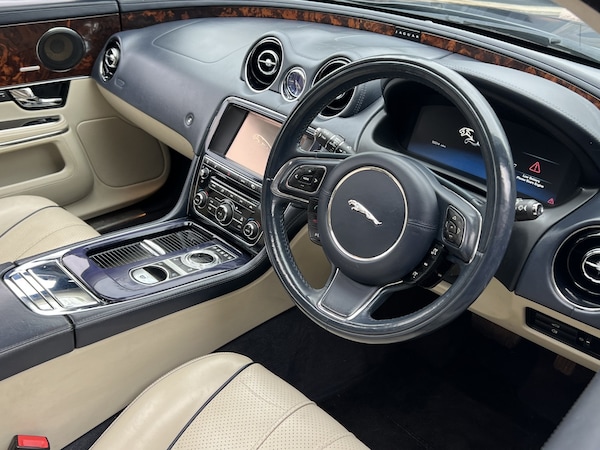 Used Jaguar XJ 2010 for sale - 76273349: Photo 9