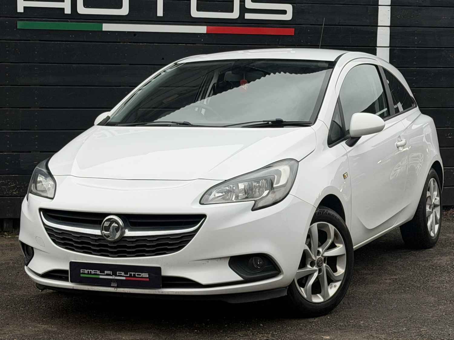 Used Vauxhall Corsa 2015 for sale - 77038920: Photo 2