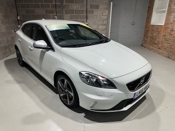 2016 (16) - T2 [122] R DESIGN Nav 5dr