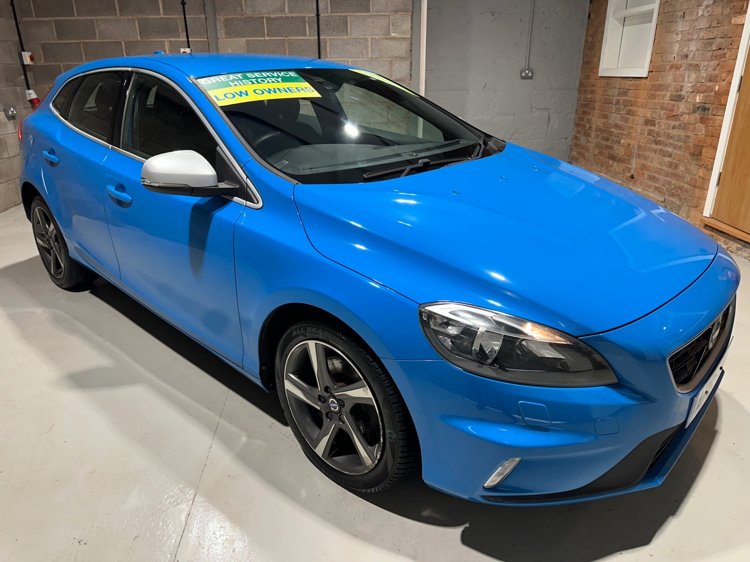 Used Volvo V40 2015 for sale - 76478097: Photo 3