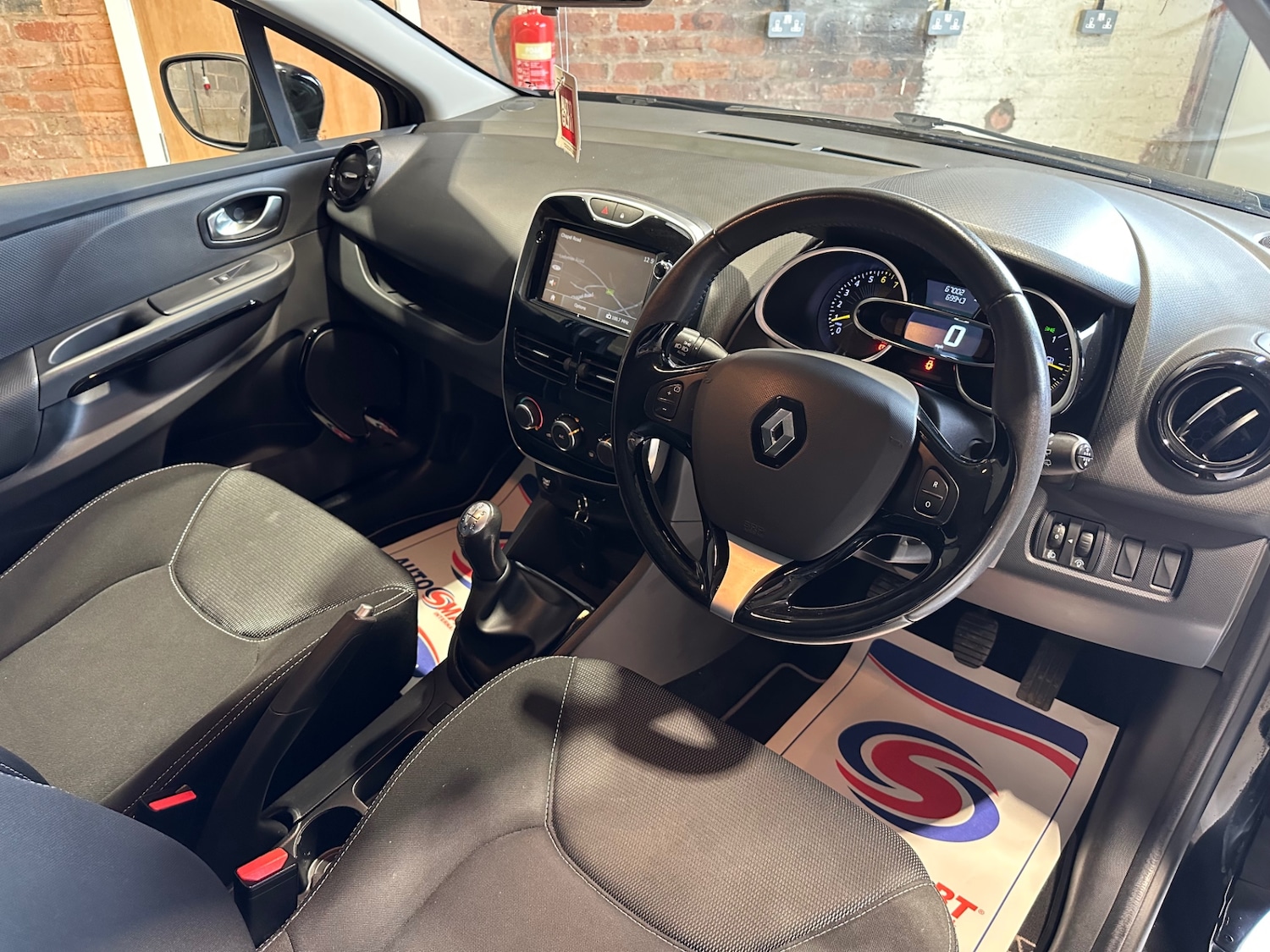 Used Renault Clio 2015 for sale - 76341466: Photo 10