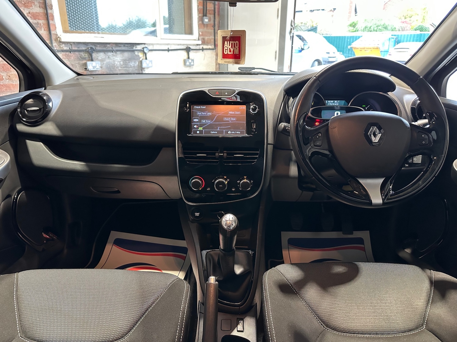 Used Renault Clio 2015 for sale - 76341466: Photo 11