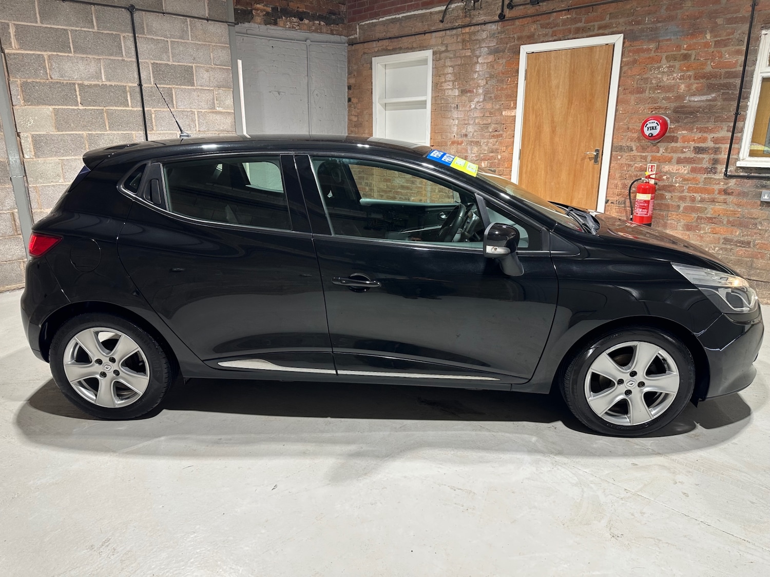 Used Renault Clio 2015 for sale - 76341466: Photo 4