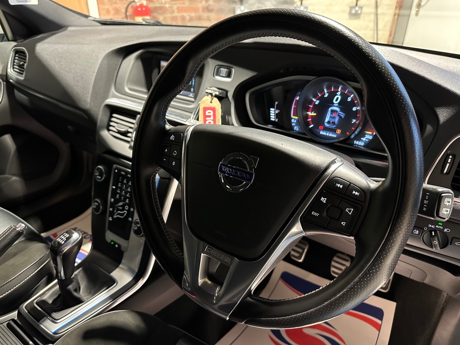 Used Volvo V40 2016 for sale - 76832893: Photo 13