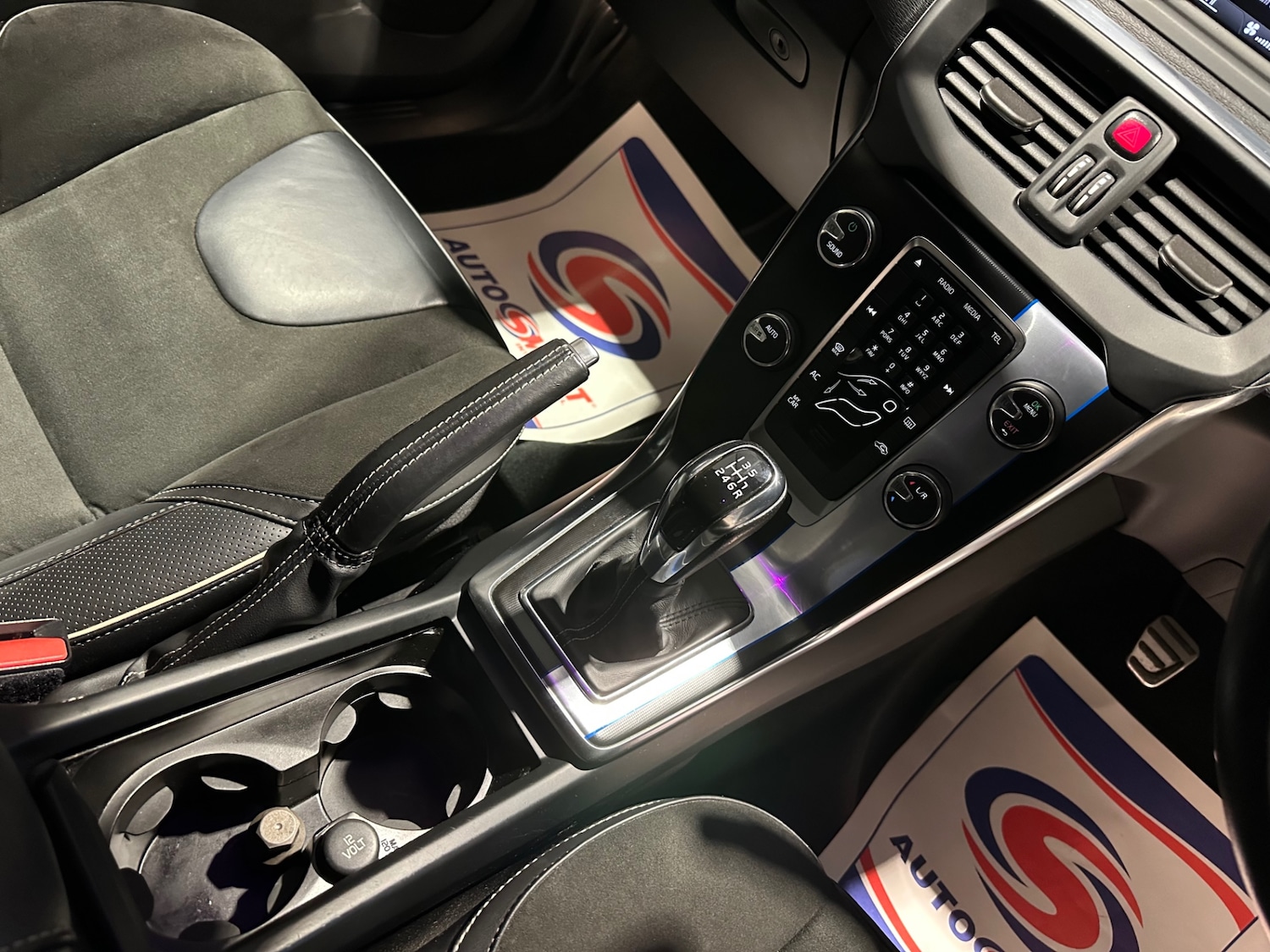 Used Volvo V40 2016 for sale - 76832893: Photo 24