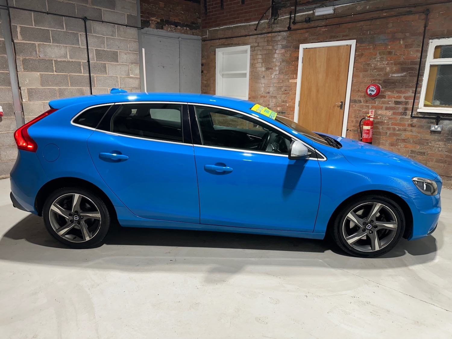 Used Volvo V40 2016 for sale - 76832893: Photo 4