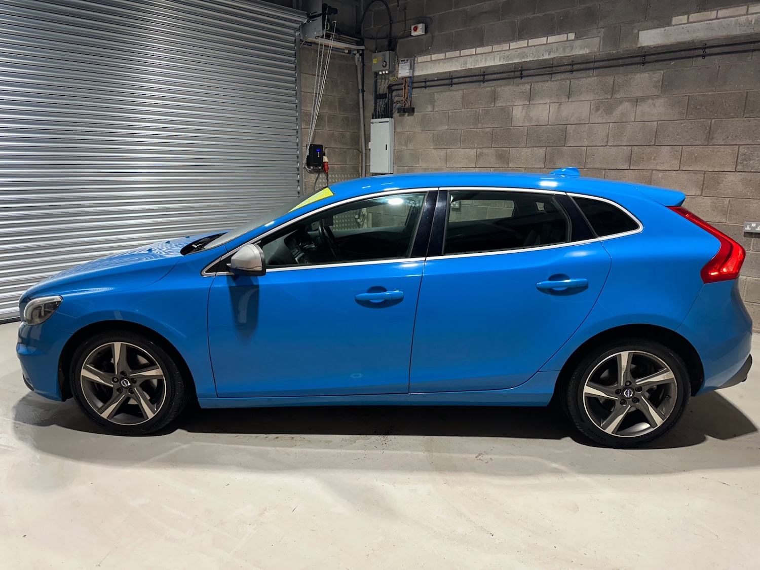 Used Volvo V40 2016 for sale - 76832893: Photo 8