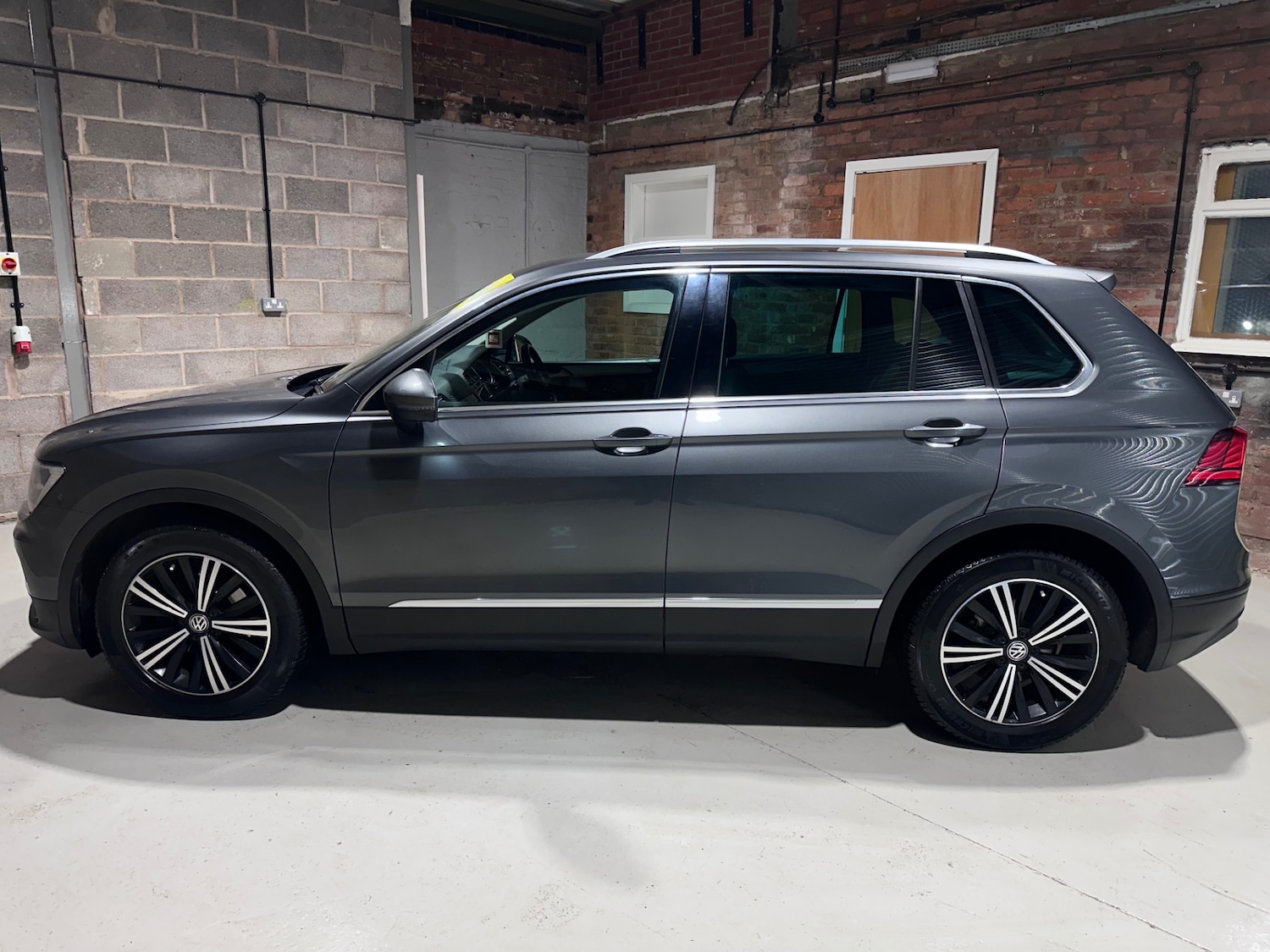 Used Volkswagen Tiguan 2017 for sale - 77618387: Photo 8