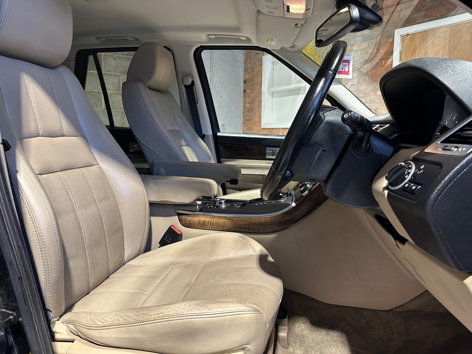 Used Land Rover Range Rover Sport 2010 for sale - 77450080: Photo 17