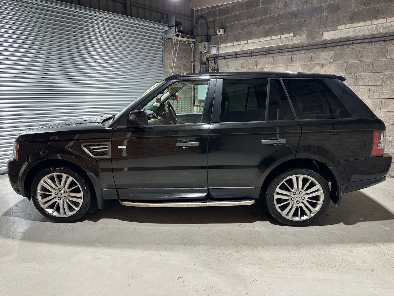 Used Land Rover Range Rover Sport 2010 for sale - 77450080: Photo 9