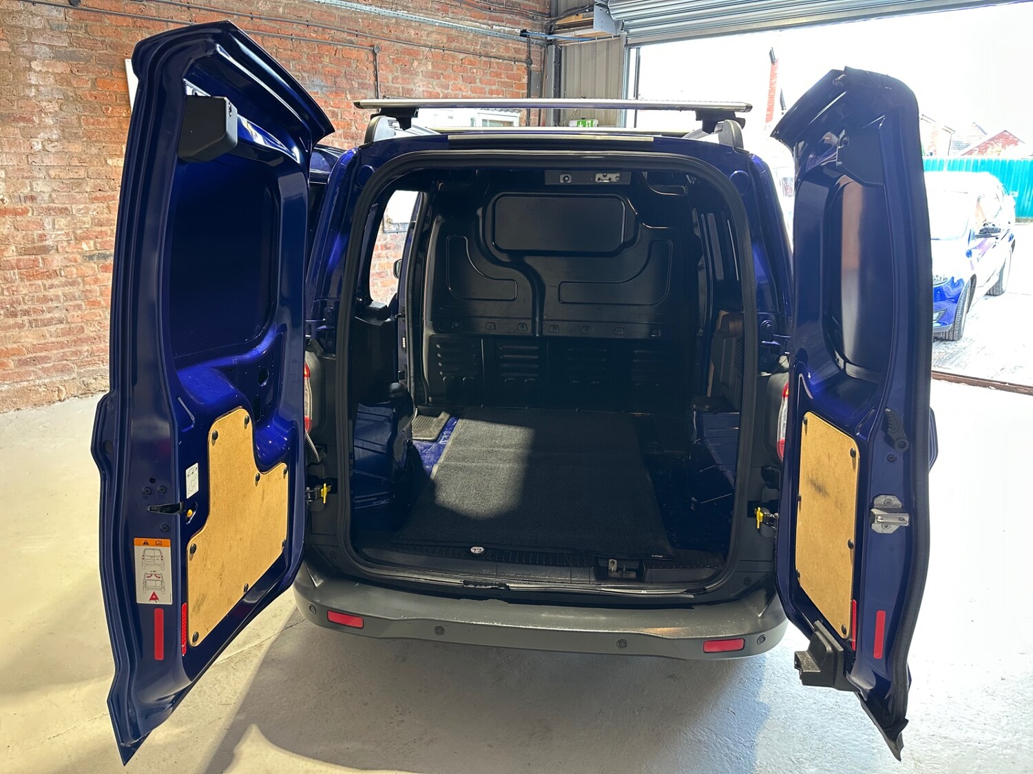 Used Ford Transit Courier 2017 for sale - 76905123: Photo 29