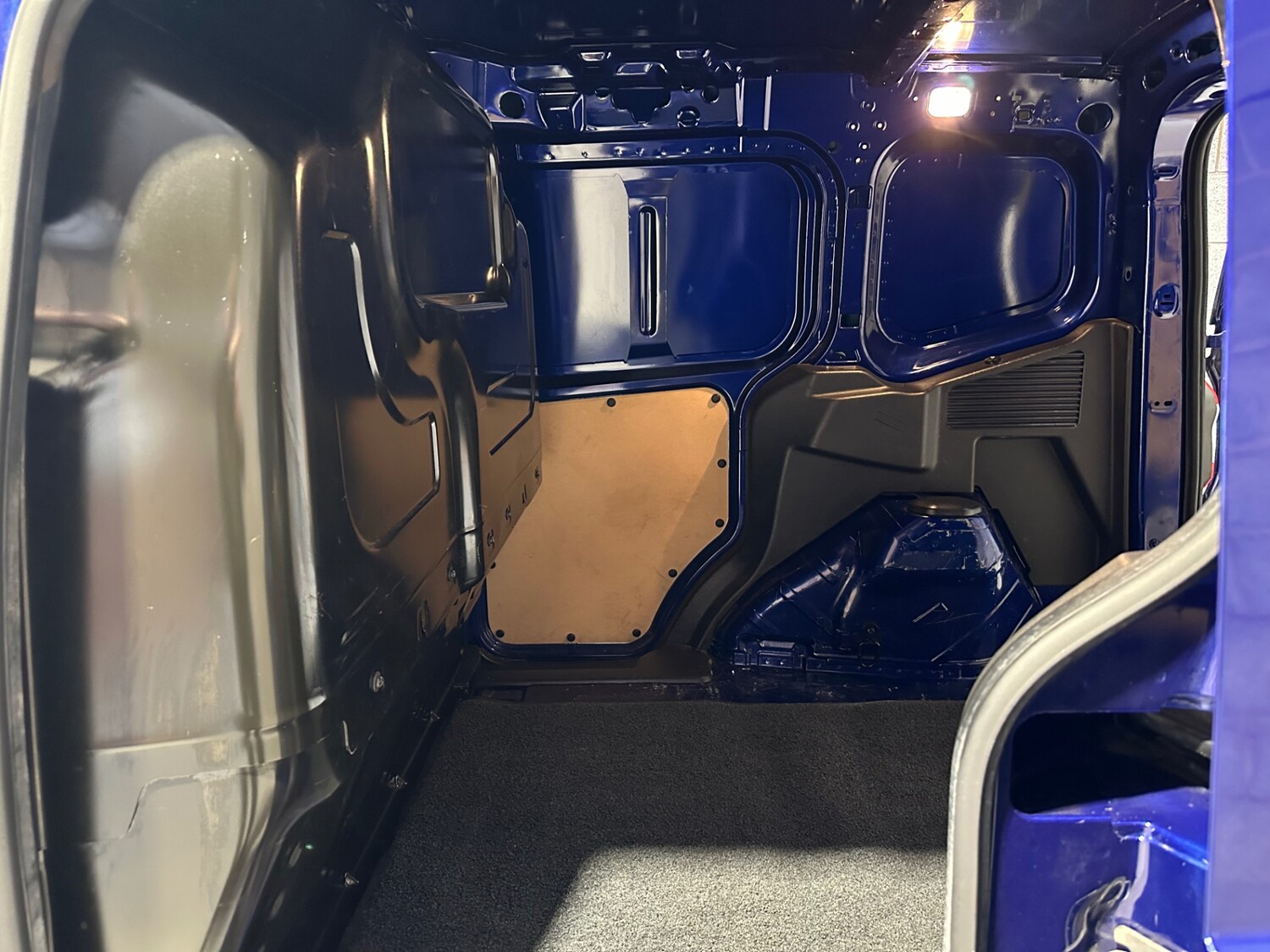 Used Ford Transit Courier 2017 for sale - 76905123: Photo 32