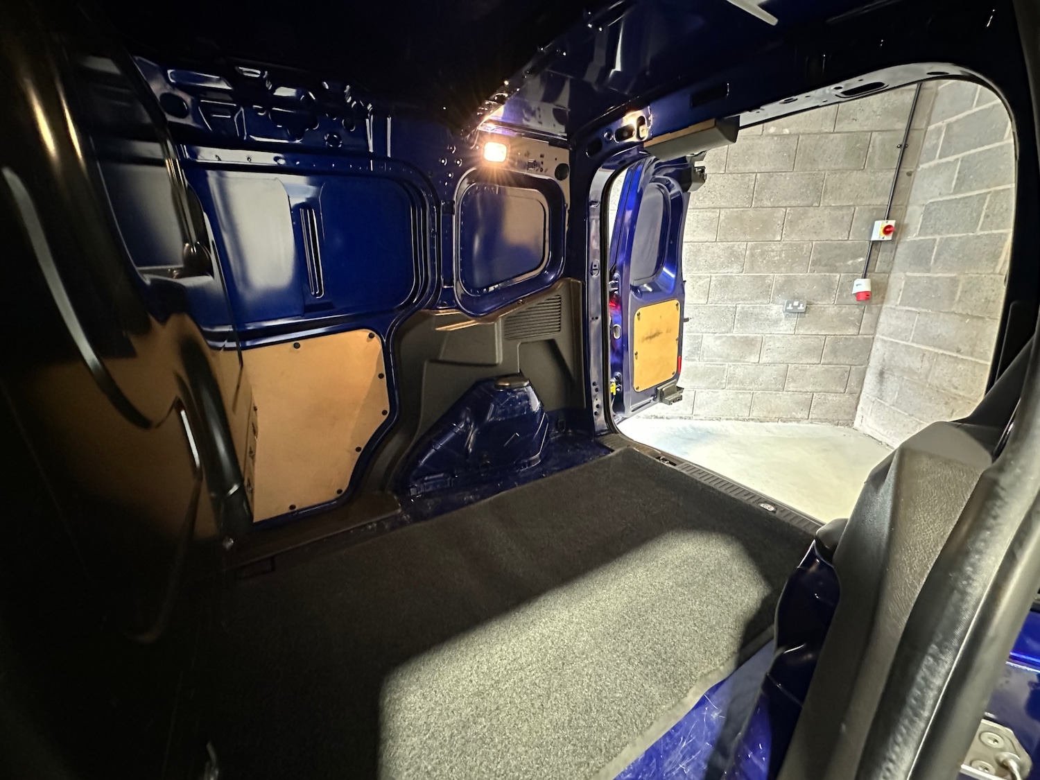 Used Ford Transit Courier 2017 for sale - 76905123: Photo 33