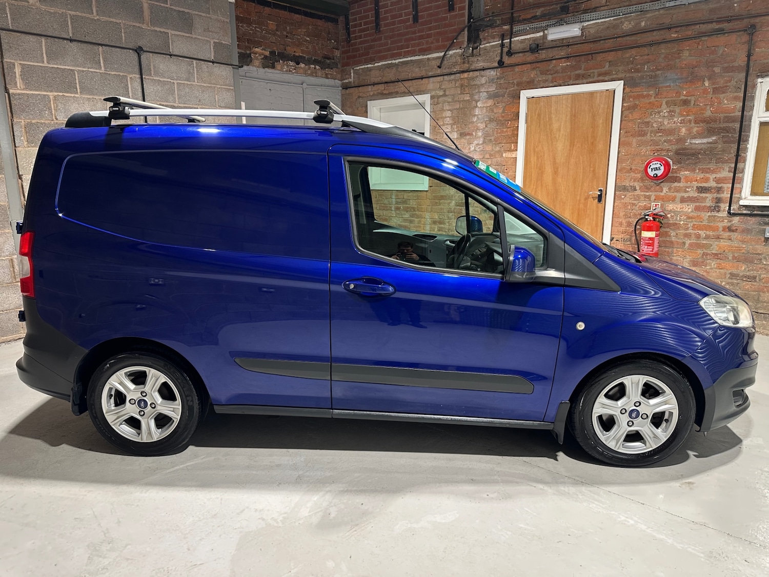 Used Ford Transit Courier 2017 for sale - 76905123: Photo 5