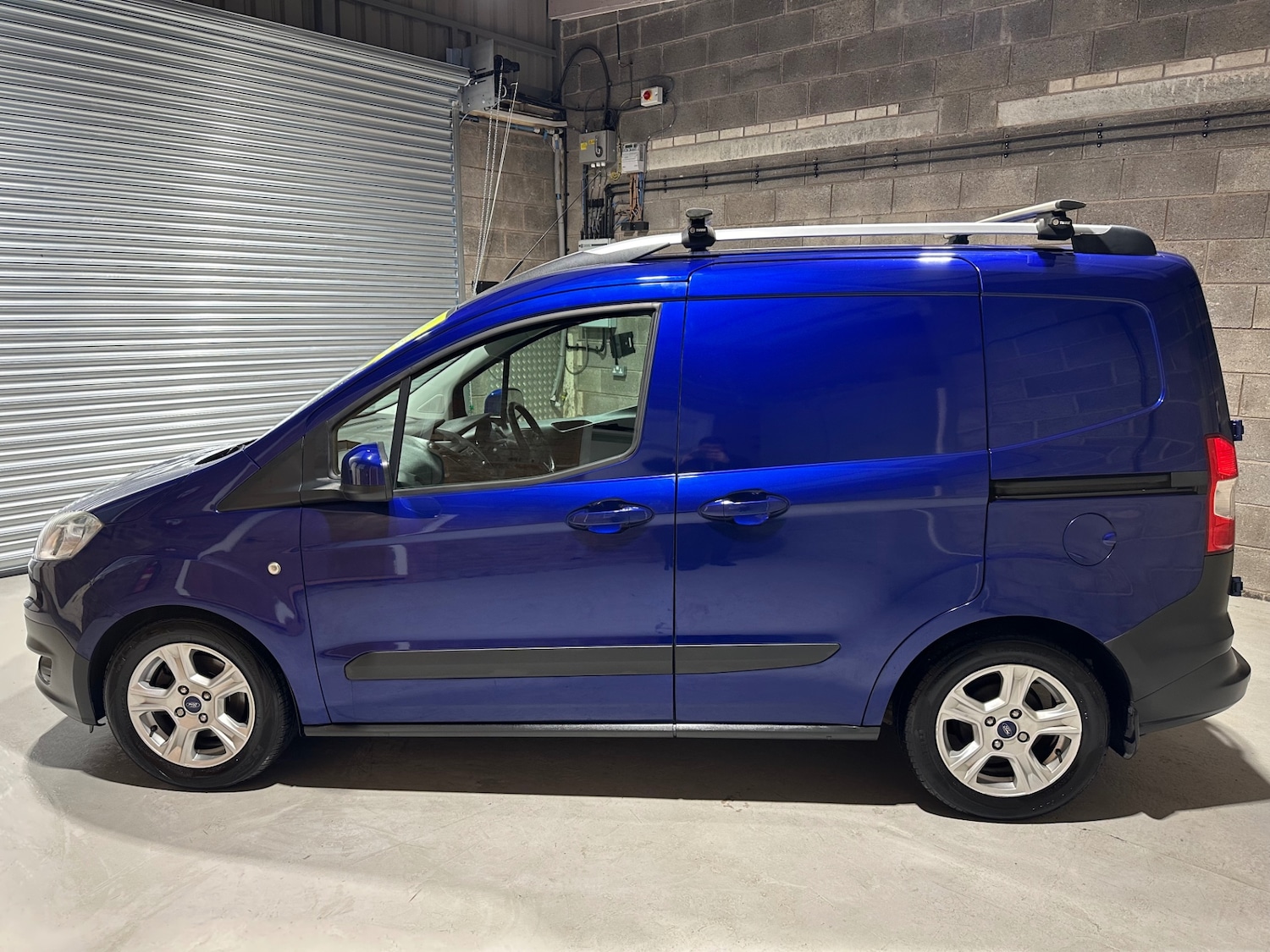 Used Ford Transit Courier 2017 for sale - 76905123: Photo 9