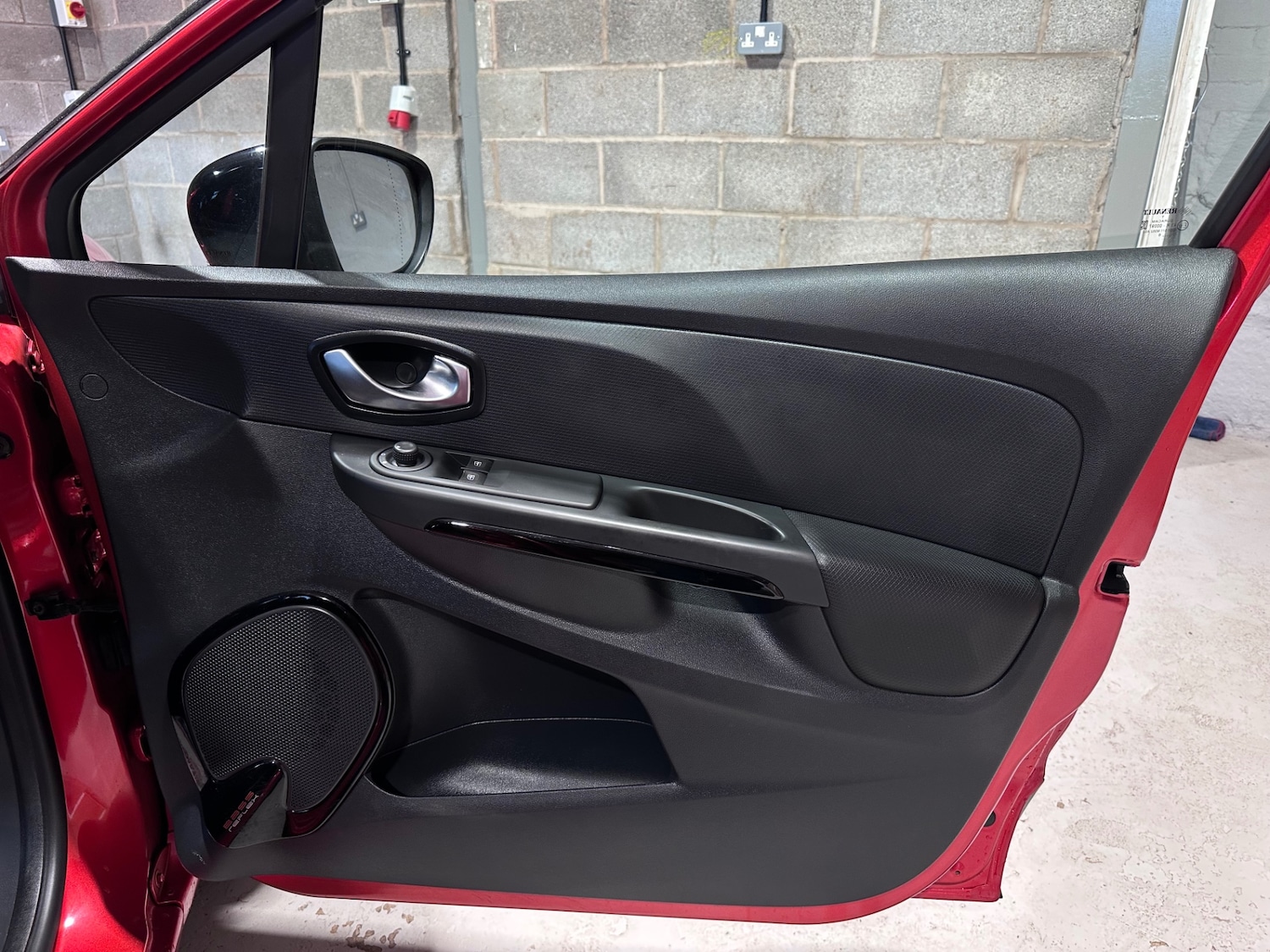 Used Renault Clio 2016 for sale - 77640971: Photo 12