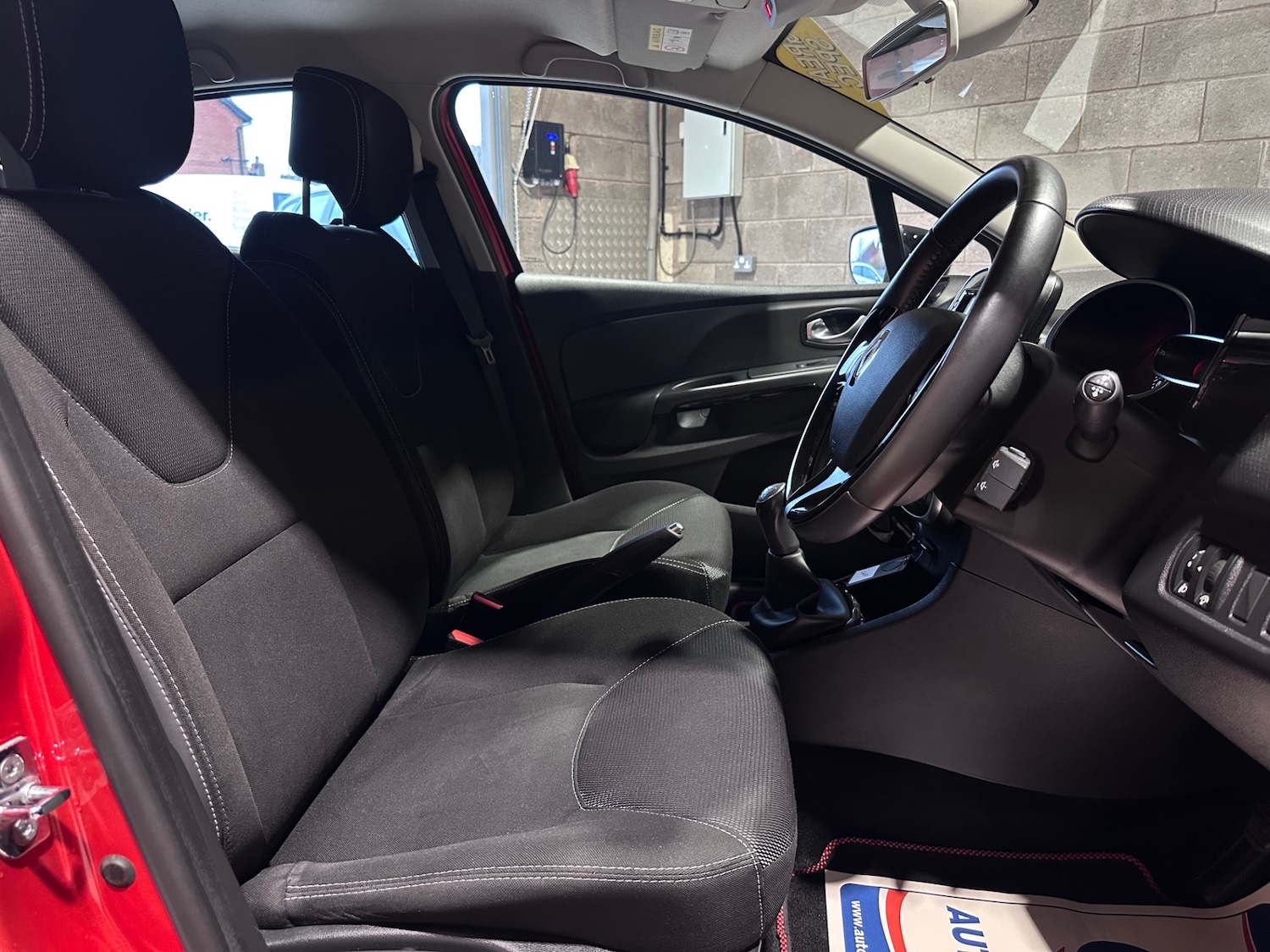 Used Renault Clio 2016 for sale - 77640971: Photo 14