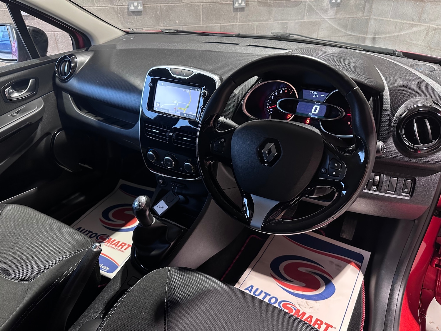 Used Renault Clio 2016 for sale - 77640971: Photo 15