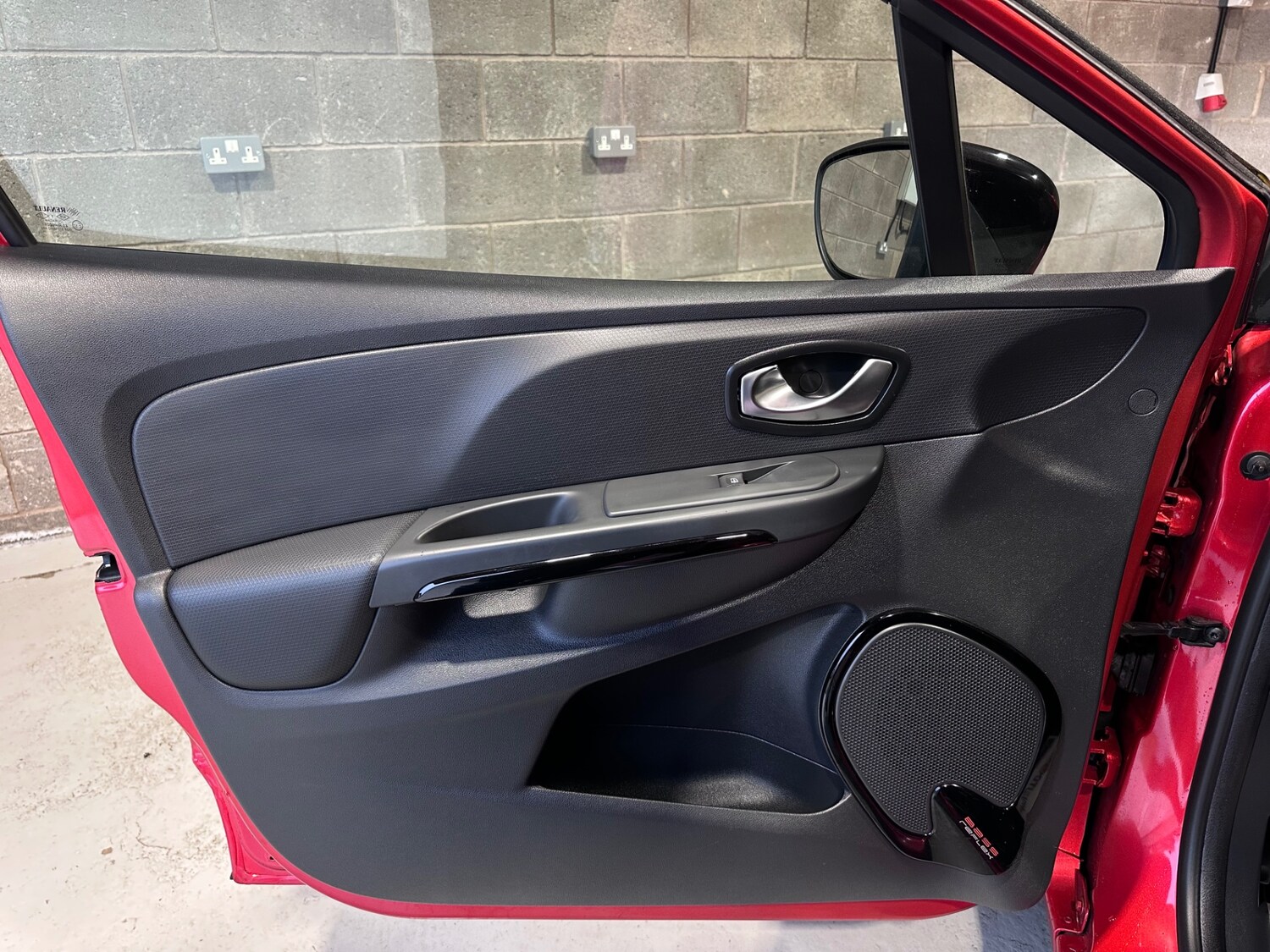 Used Renault Clio 2016 for sale - 77640971: Photo 40