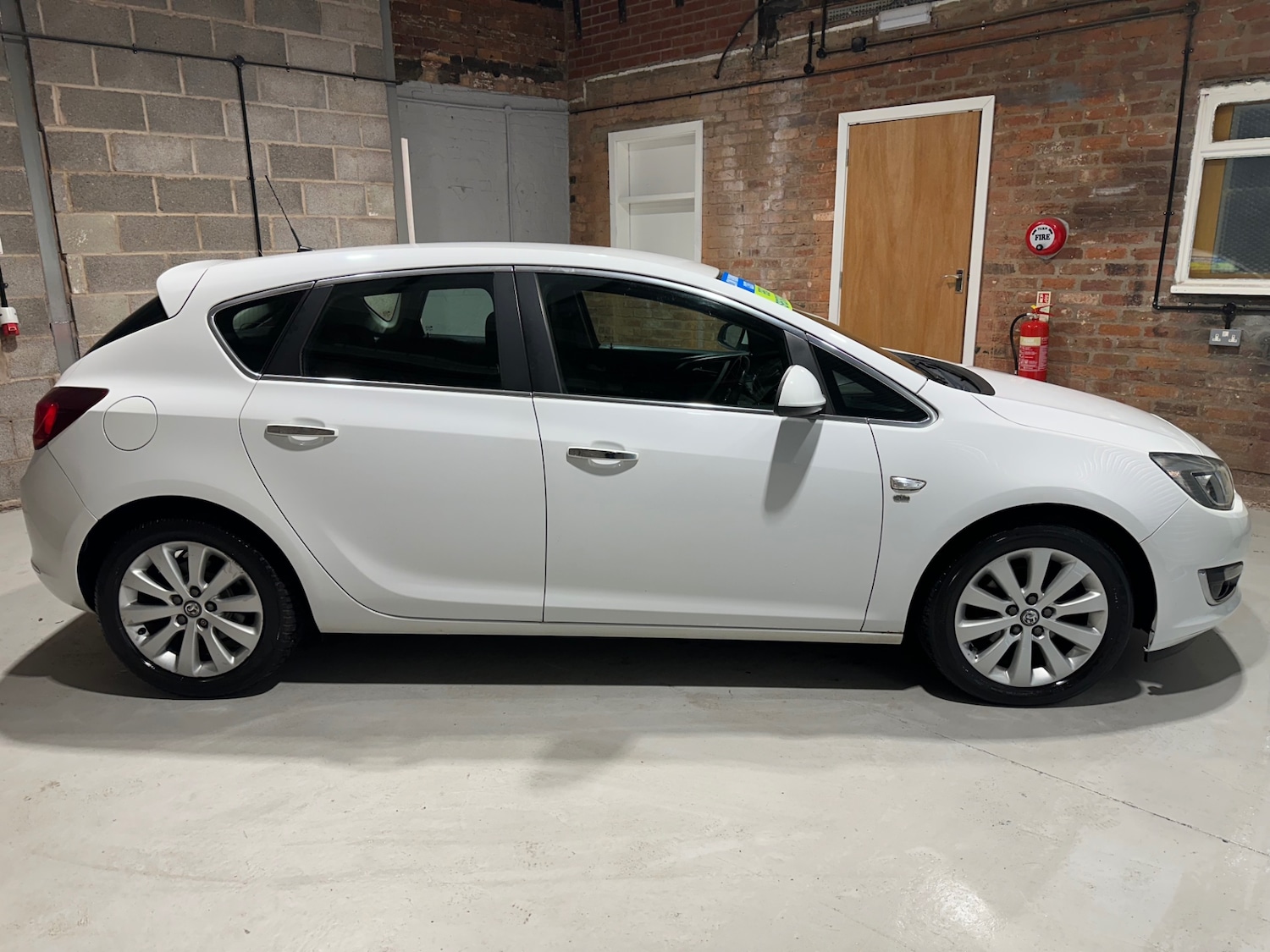Used Vauxhall Astra 2013 for sale - 76602727: Photo 4