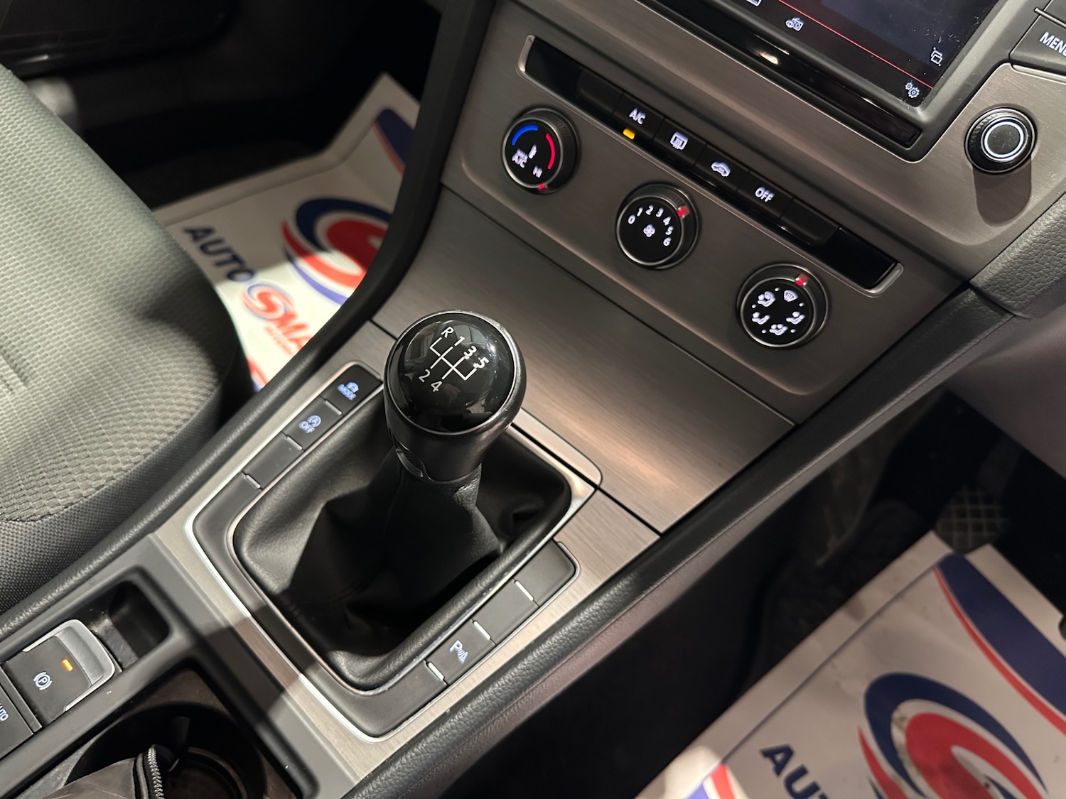 Used Volkswagen Golf 2015 for sale - 76945957: Photo 32