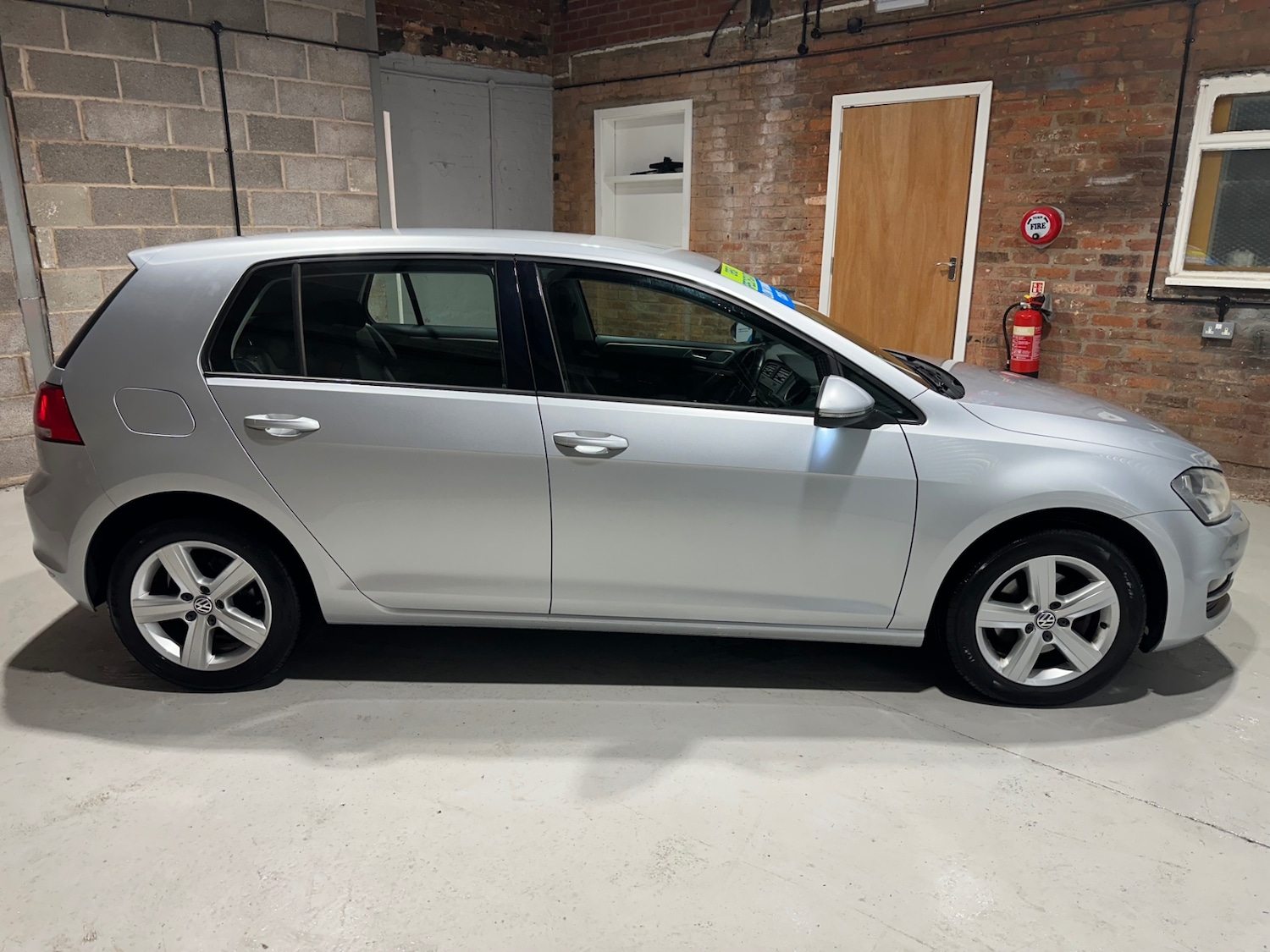 Used Volkswagen Golf 2015 for sale - 76945957: Photo 5