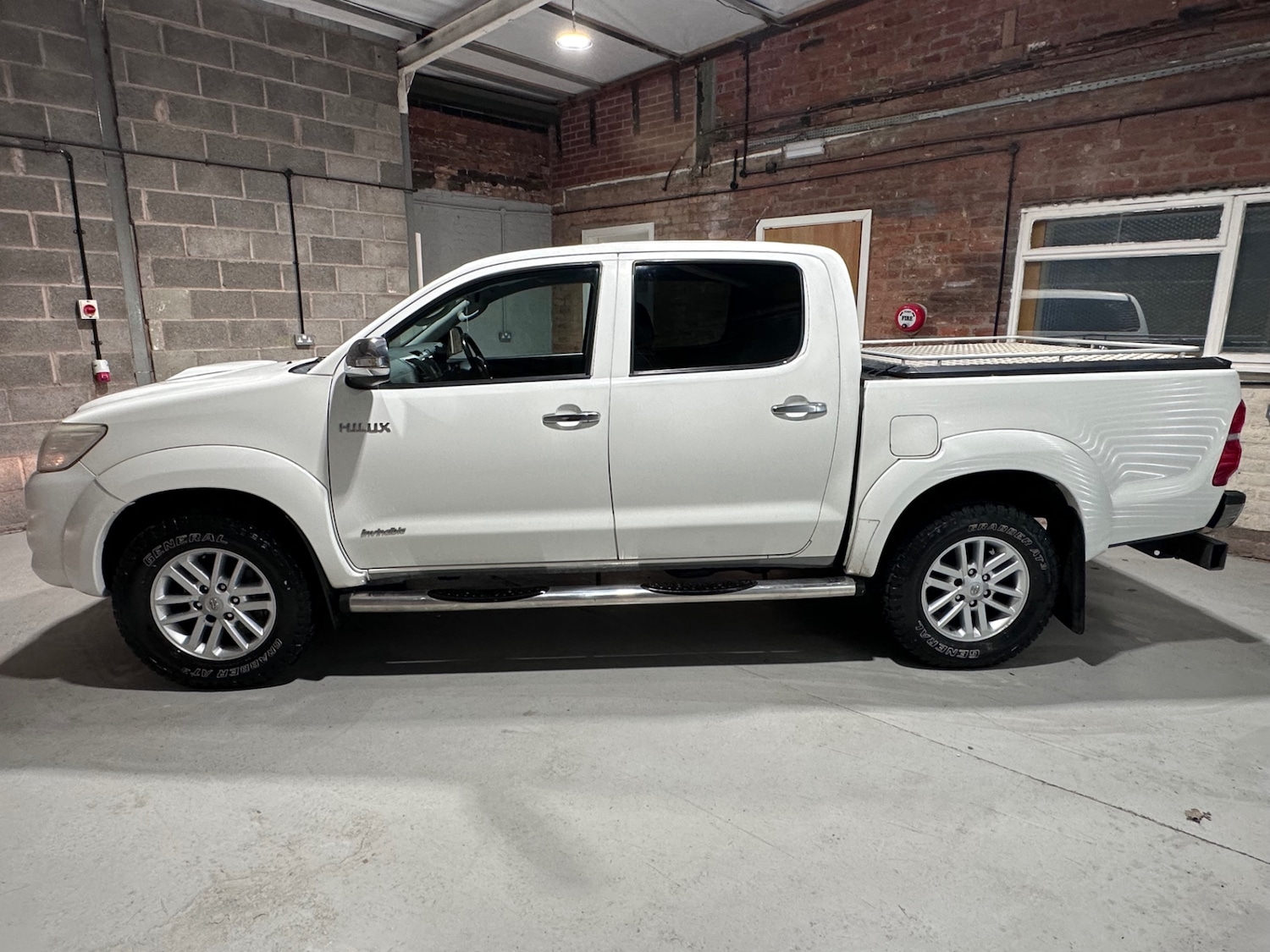Used Toyota Hilux 2012 for sale - 77801821: Photo 12