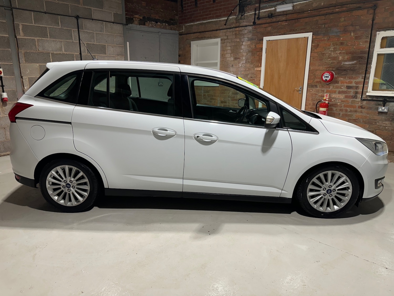 Used Ford Grand C-Max 2017 for sale - 76478092: Photo 4