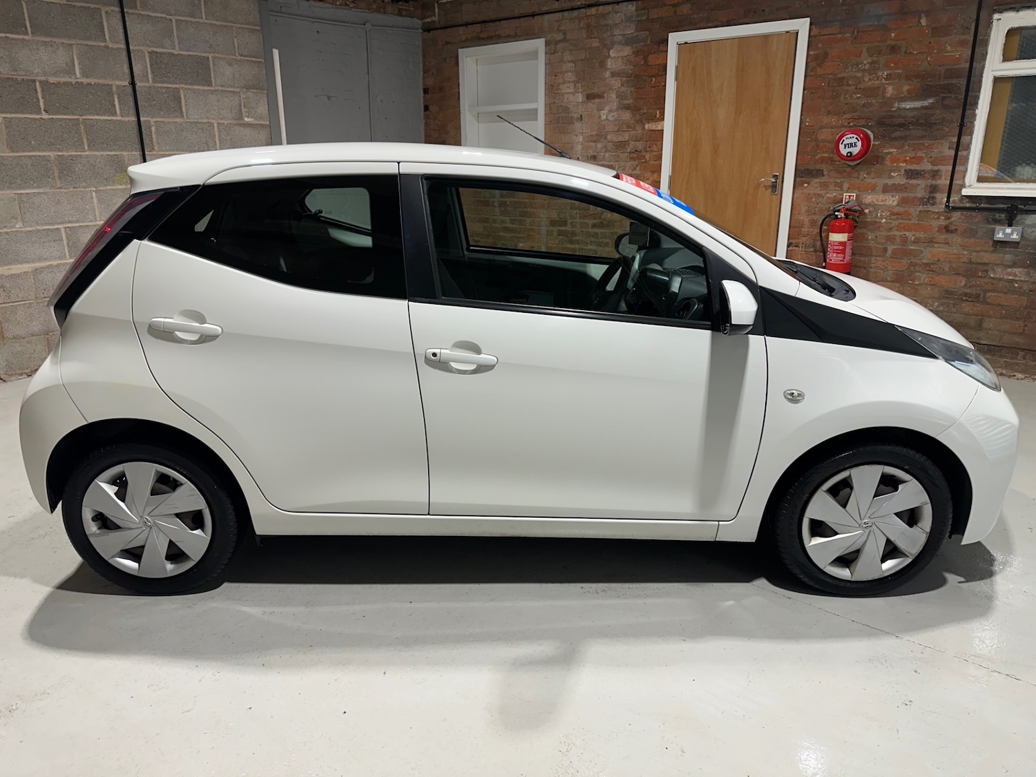 Used Toyota AYGO 2014 for sale - 76881644: Photo 4
