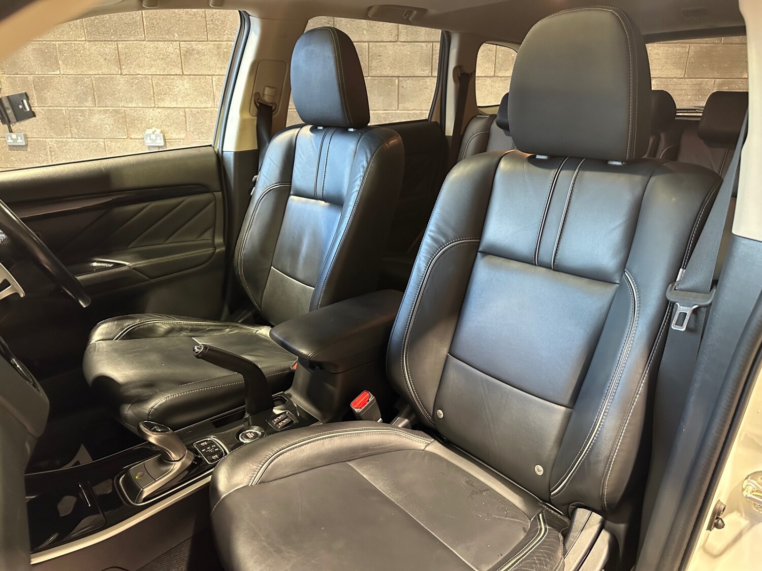 Used Mitsubishi Outlander 2016 for sale - 77186522: Photo 40