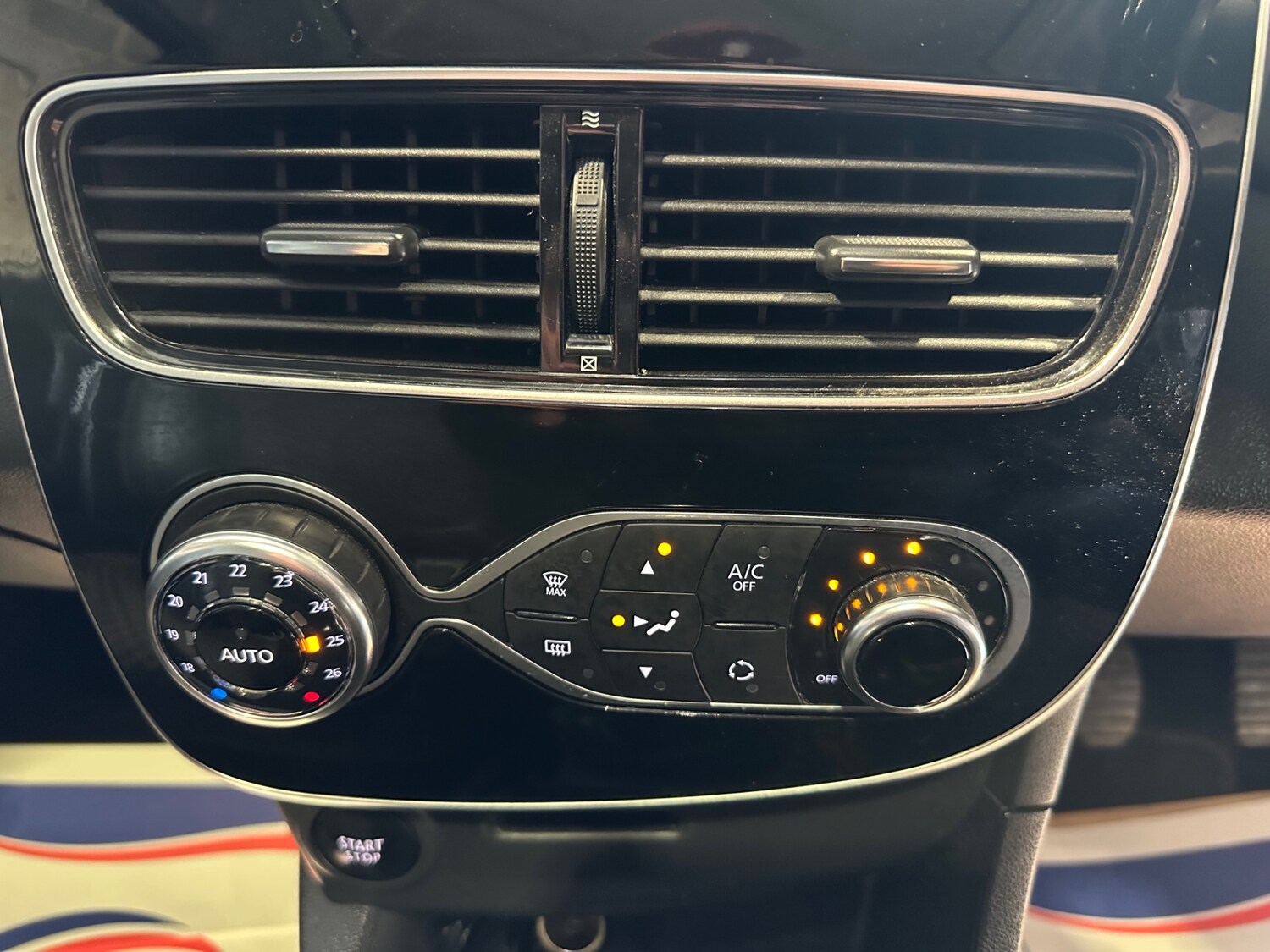 Used Renault Clio 2018 for sale - 77483090: Photo 29