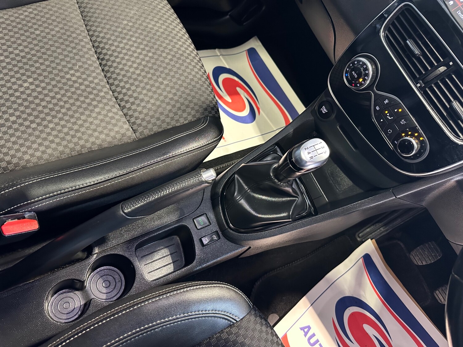 Used Renault Clio 2018 for sale - 77483090: Photo 30