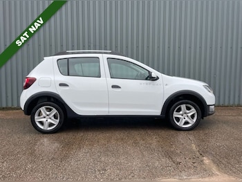 Used Dacia Sandero Stepway 2016 for sale - 77477413: Photo