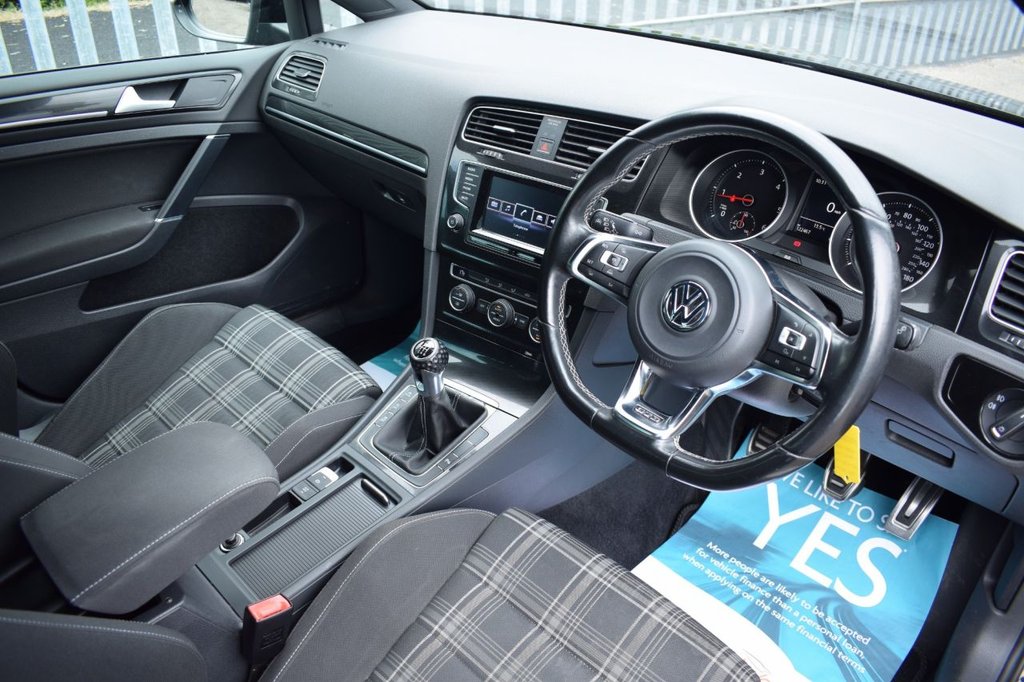 Used Volkswagen Golf 2014 for sale - 76285351: Photo 2