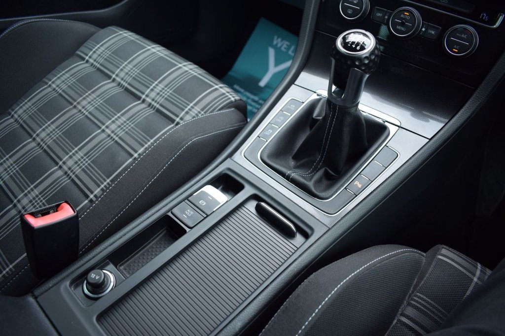 Used Volkswagen Golf 2014 for sale - 76285351: Photo 24